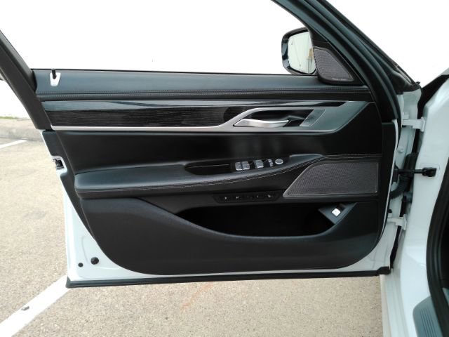 Used 2019 BMW 750i w/ Executive Package RWD image 14