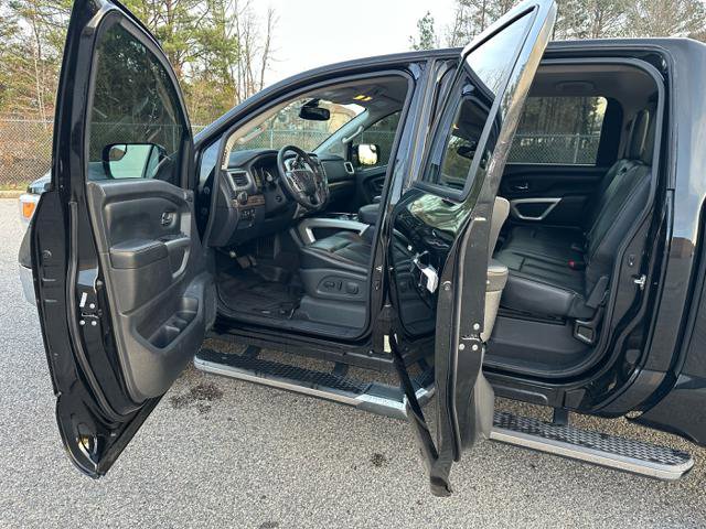 Used 2017 Nissan Titan SL image 29
