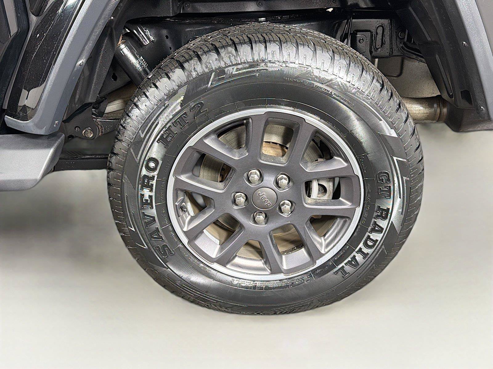 Used 2020 Jeep Gladiator Overland AWD/4WD image 34