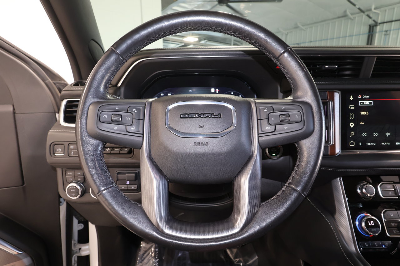 Used 2023 GMC Yukon XL Denali Ultimate AWD/4WD image 10