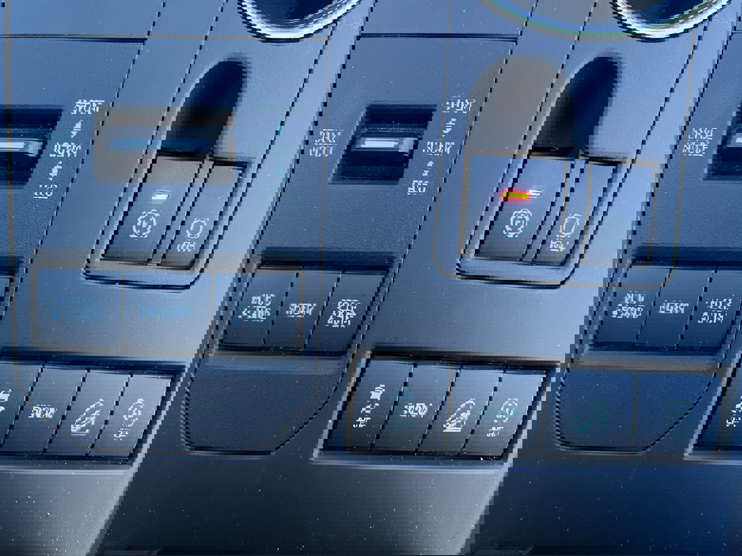 Used 2020 Toyota Highlander LE image 20