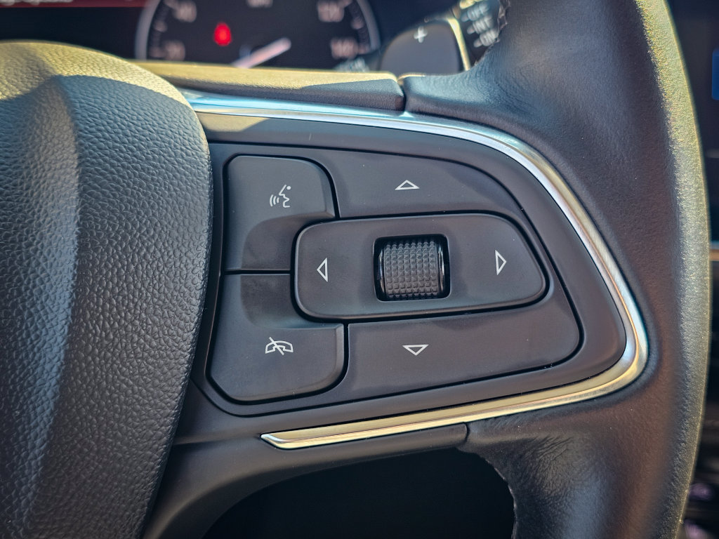 Used 2023 Buick Envision Essence AWD/4WD image 21