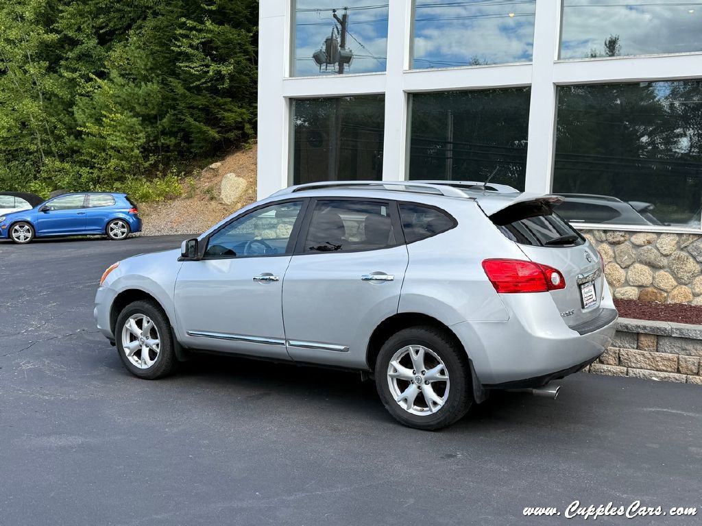 Used 2011 Nissan Rogue SV image 2