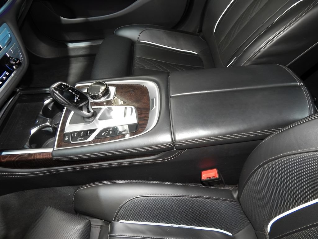 Used 2021 BMW 750i xDrive w/ Executive Package AWD/4WD image 17