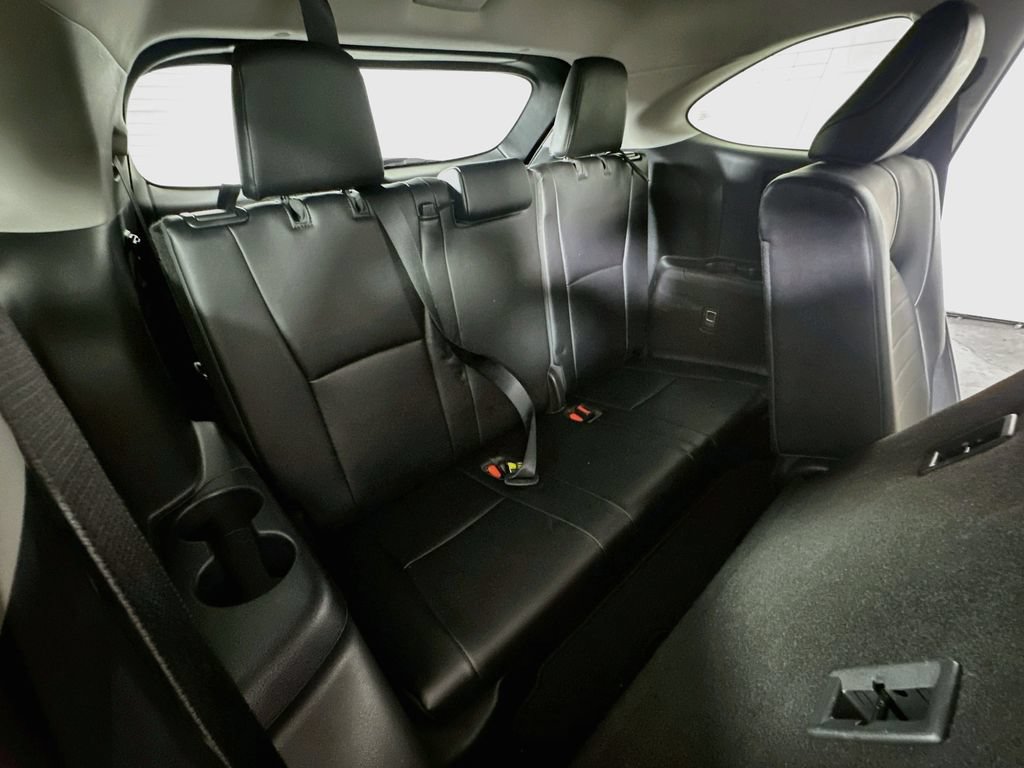 Used 2021 Toyota Highlander XLE FWD image 16