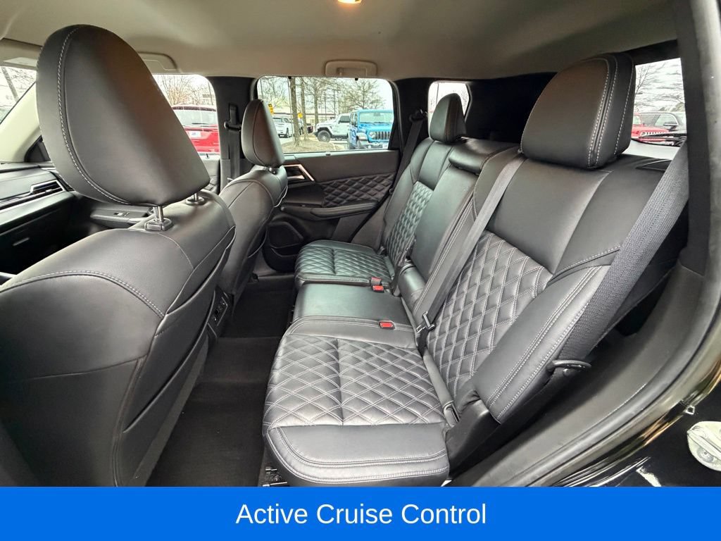 Used 2023 Mitsubishi Outlander SEL AWD/4WD image 17