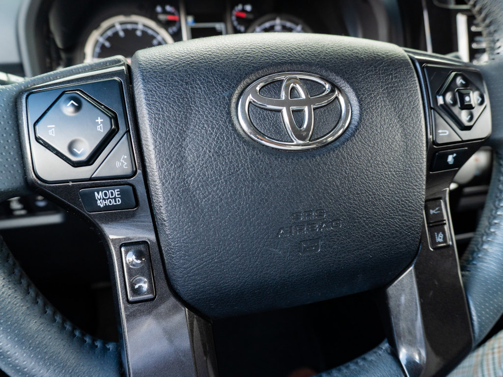 Used 2022 Toyota 4Runner TRD Off-Road Premium AWD/4WD image 31
