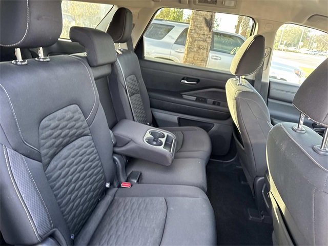 Used 2022 Nissan Pathfinder SV image 9