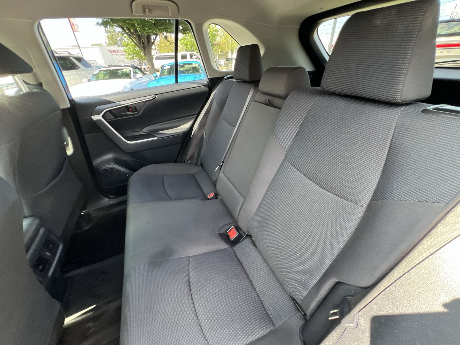 Used 2019 Toyota RAV4 LE w/ Carpet Mat Package AWD/4WD image 22