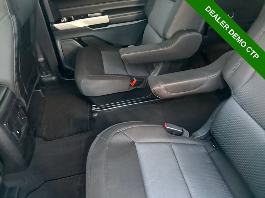 Used 2023 Ford Explorer XLT AWD/4WD image 15
