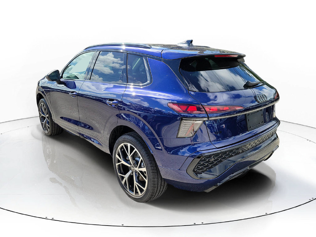 New 2026 Audi Q3 quattro 2.0T AWD/4WD image 3