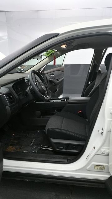 Used 2023 Nissan Rogue SV AWD/4WD image 11
