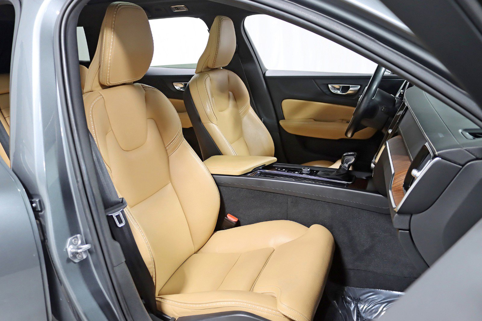 Used 2020 Volvo V60 T5 Cross Country image 28