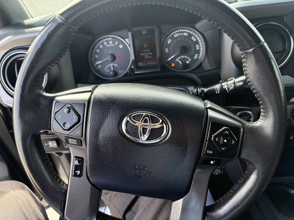 Used 2017 Toyota Tacoma TRD Sport image 25