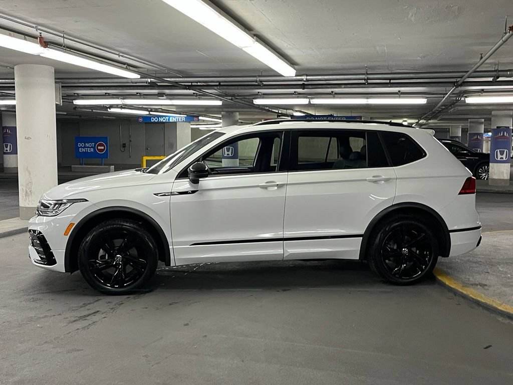 Certified 2023 Volkswagen Tiguan SE R-Line FWD image 34
