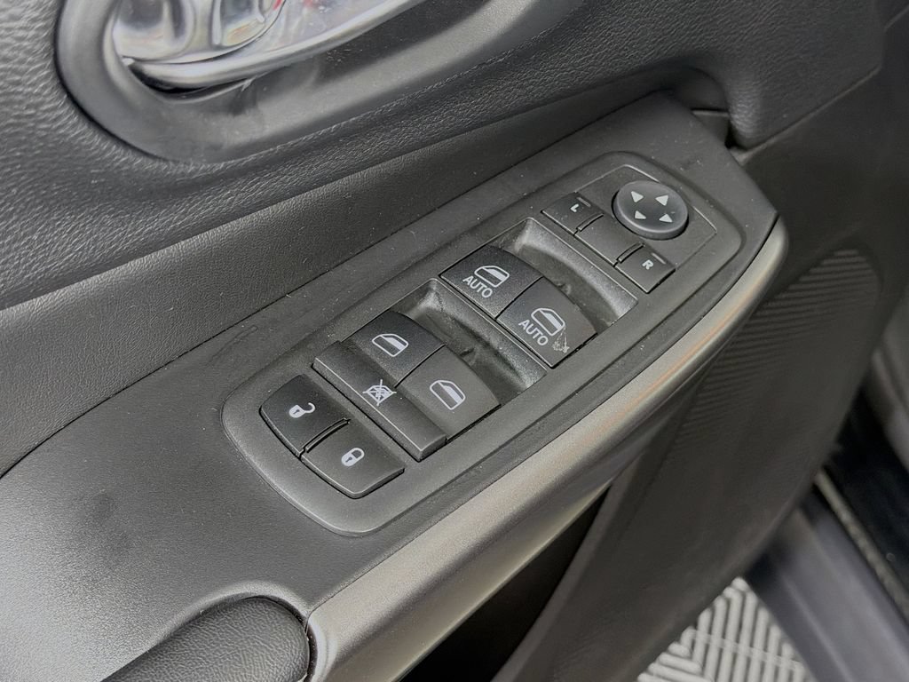 Used 2020 Jeep Cherokee Limited AWD/4WD image 18