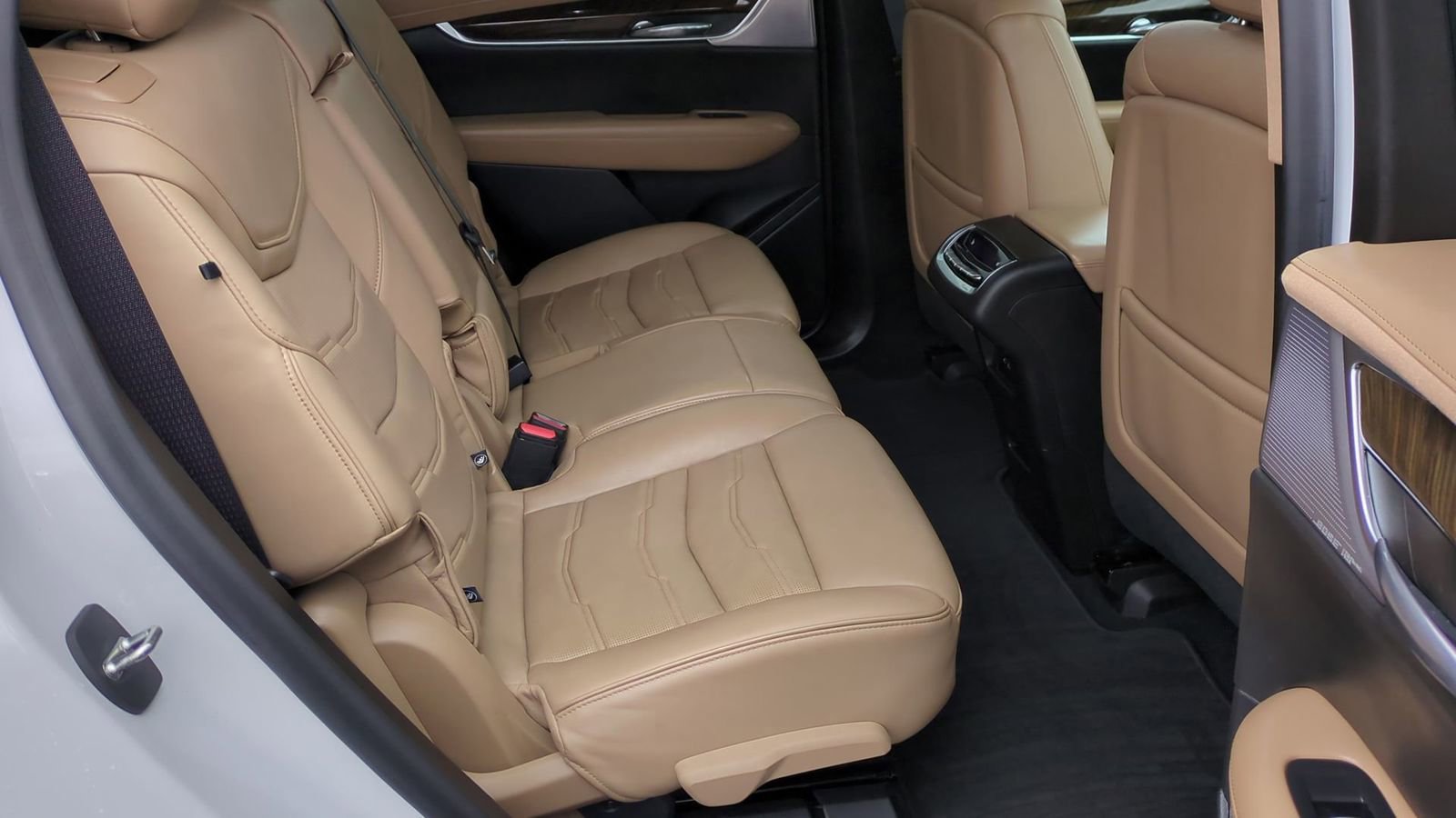 Used 2021 Cadillac XT6 Sport w/ LPO, ONYX Package image 22