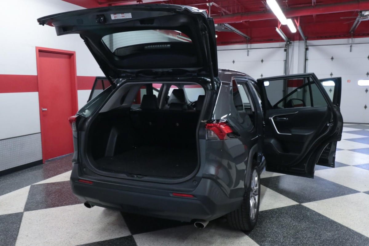 Used 2020 Toyota RAV4 XLE Premium FWD image 28