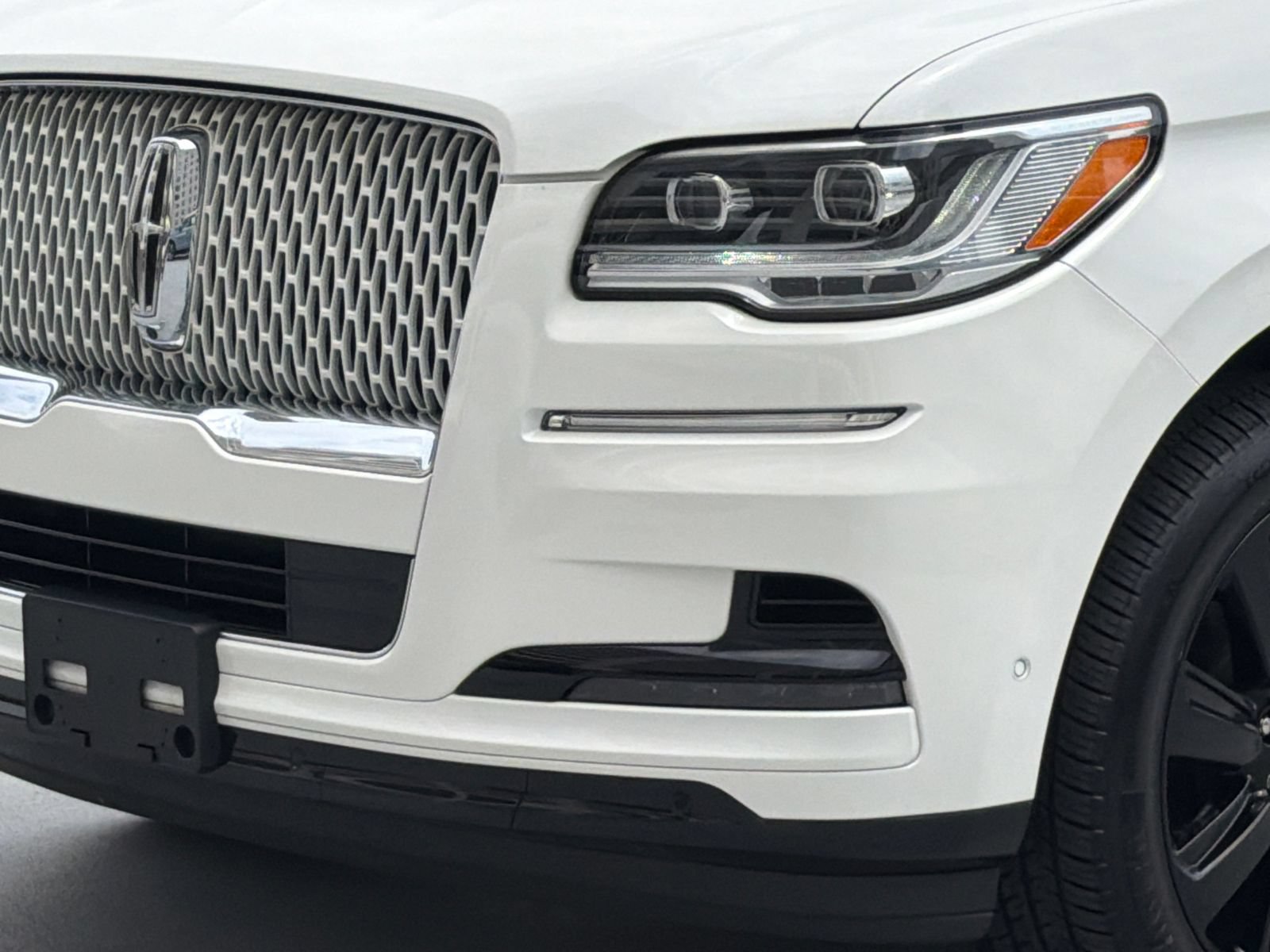 Certified 2023 Lincoln Navigator L Reserve AWD/4WD image 2