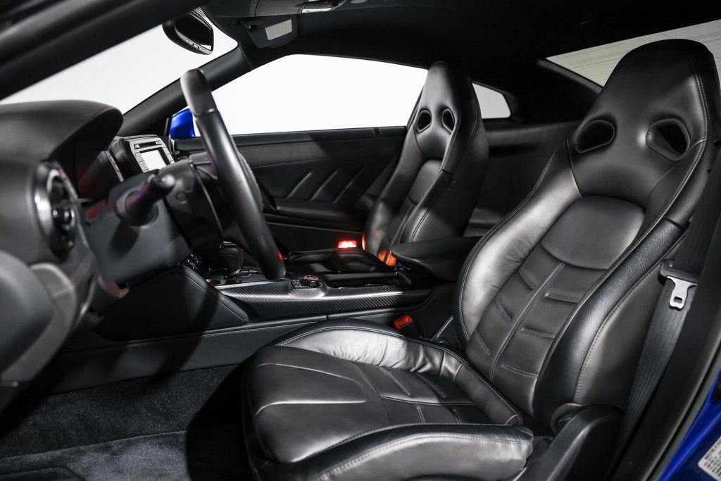 Used 2021 Nissan GT-R Premium image 27