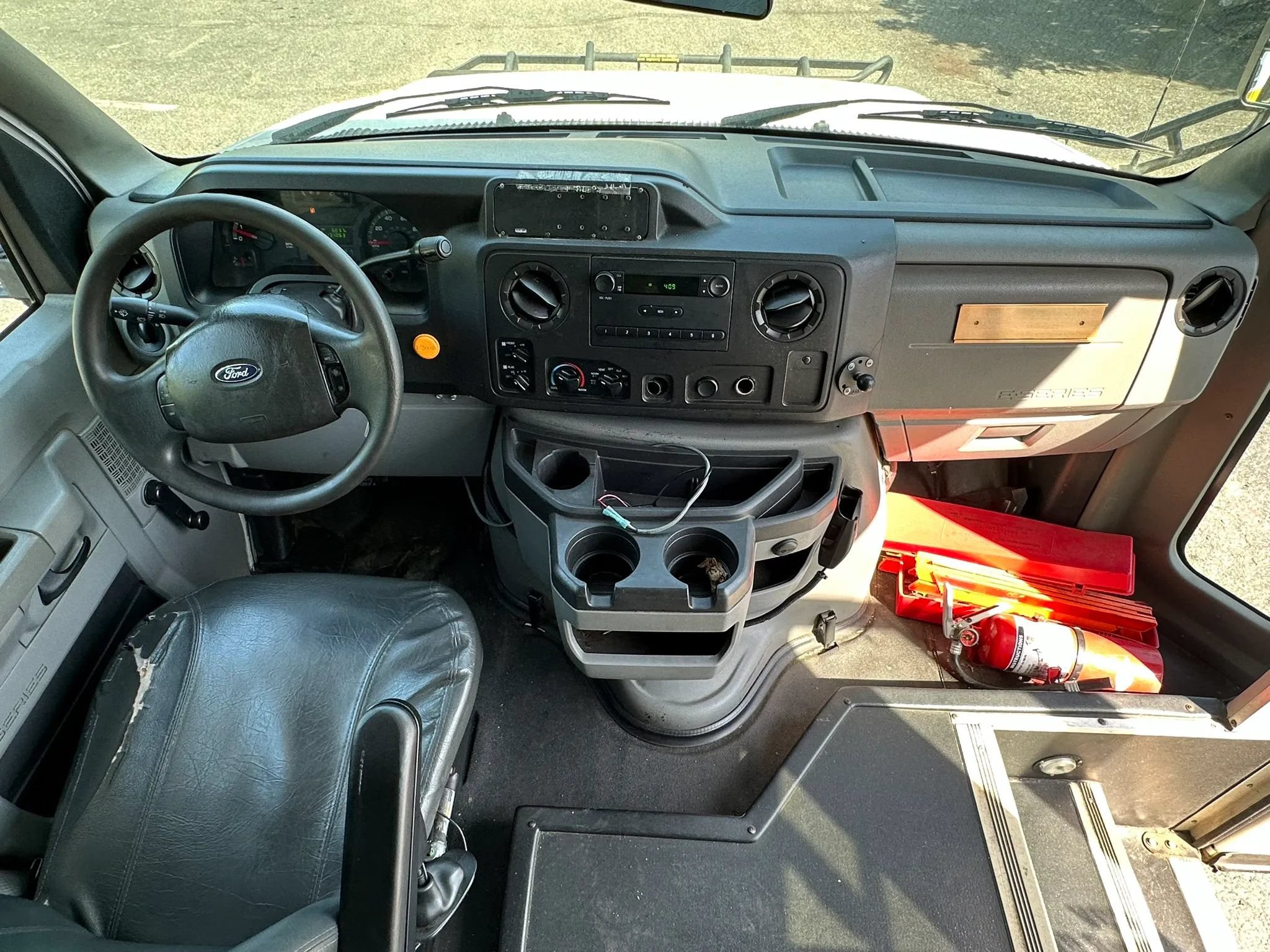 Used 2013 Ford E-450 and Econoline 450 Super Duty w/ Shuttle Bus Prep Pkg RWD image 11