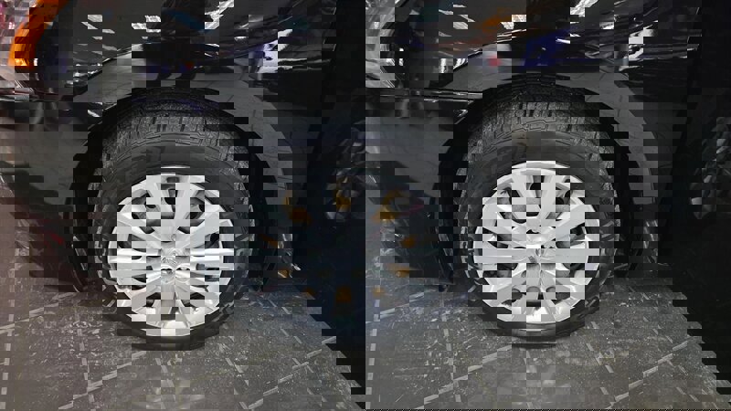 Used 2015 Nissan Sentra S image 27