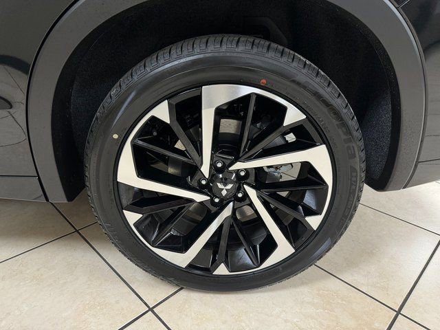 Used 2024 Mitsubishi Outlander 4WD Plug-In Hybrid image 25
