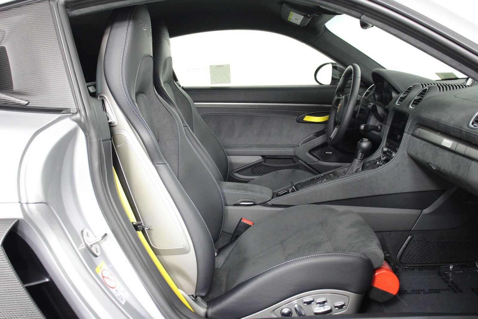 Certified 2025 Porsche 718 Cayman GT4 RS RWD image 29