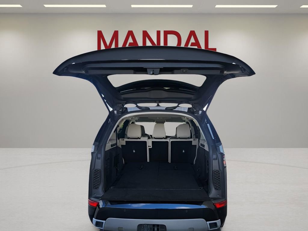 Used 2020 Land Rover Discovery Landmark image 24