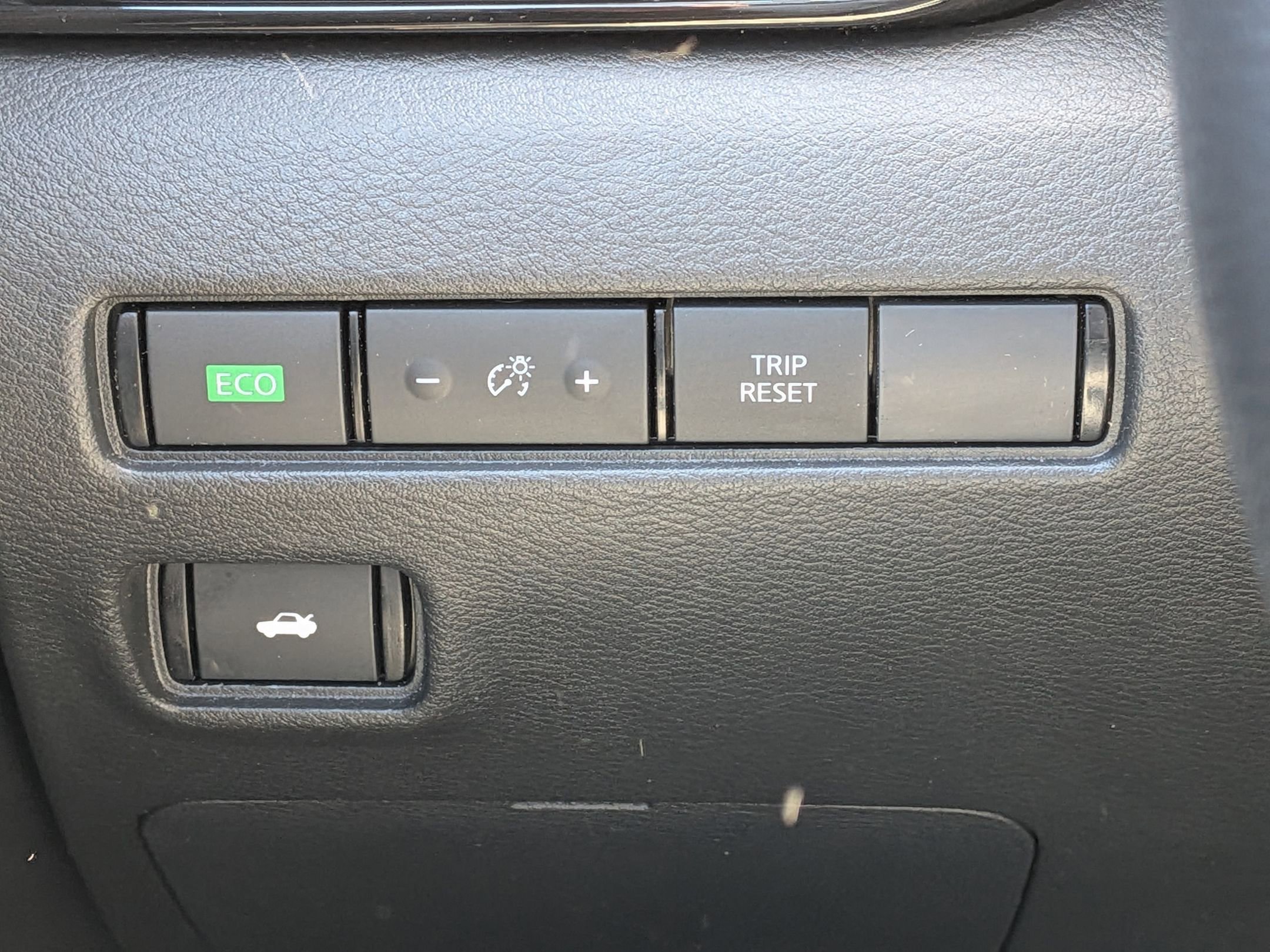 Used 2025 Nissan Sentra SV FWD image 18