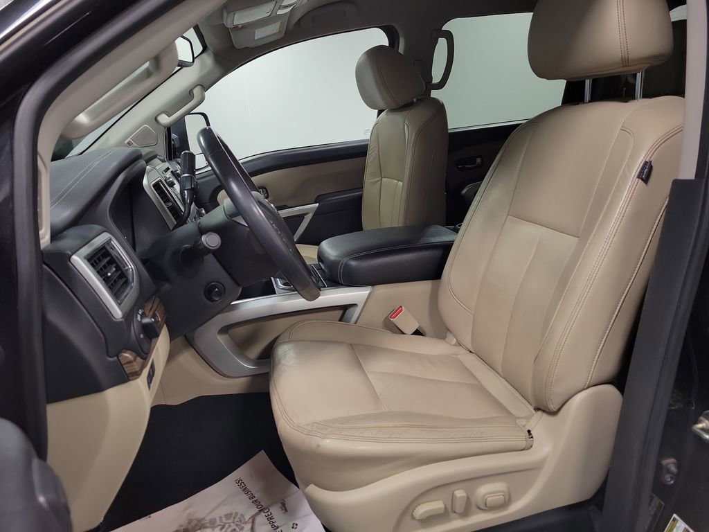 Used 2016 Nissan Titan SL image 14