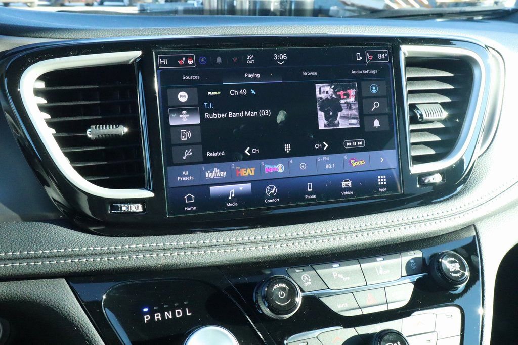 New 2026 Chrysler Pacifica Select image 6