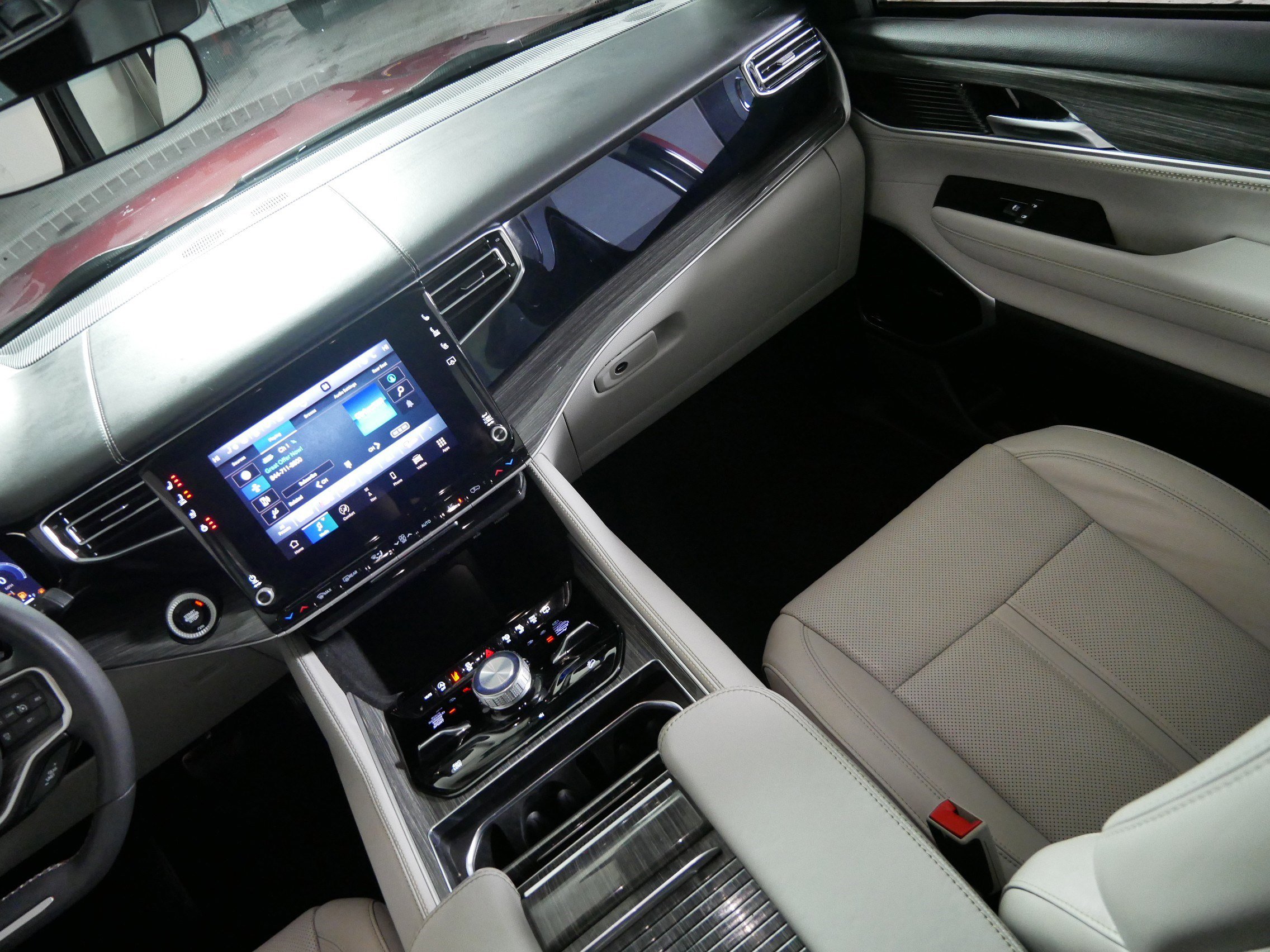 Used 2022 Jeep Wagoneer Series III w/ Premium Group I image 11