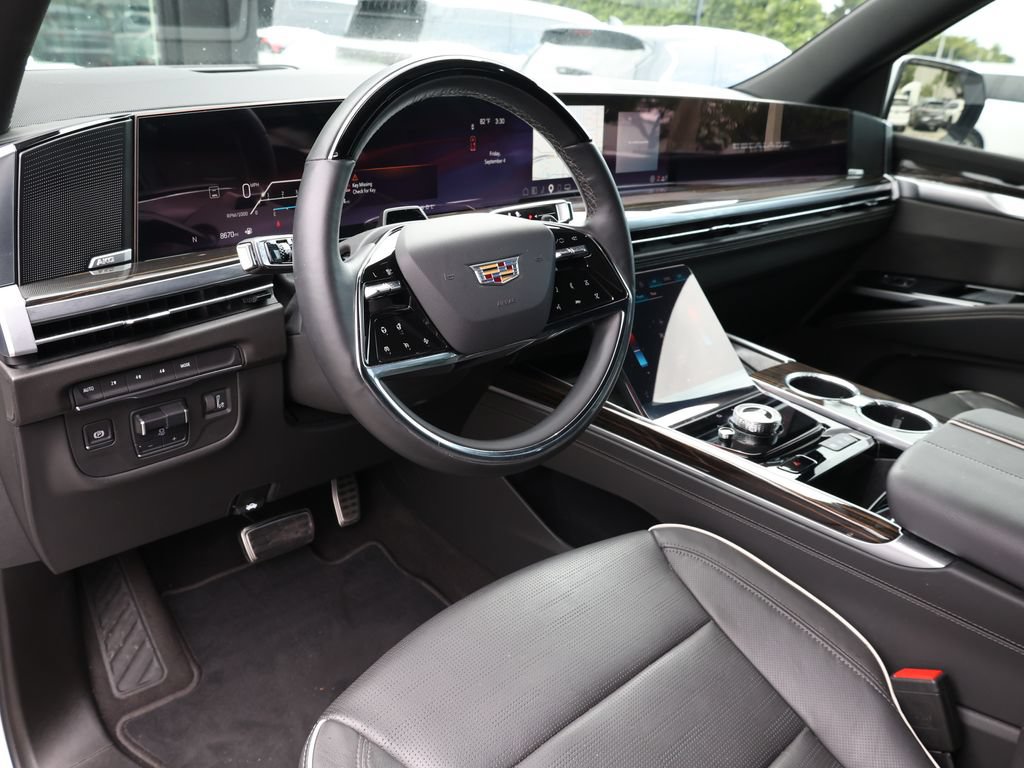 Used 2025 Cadillac Escalade ESV Premium Luxury w/ LPO, Floor Liner Package AWD/4WD image 18