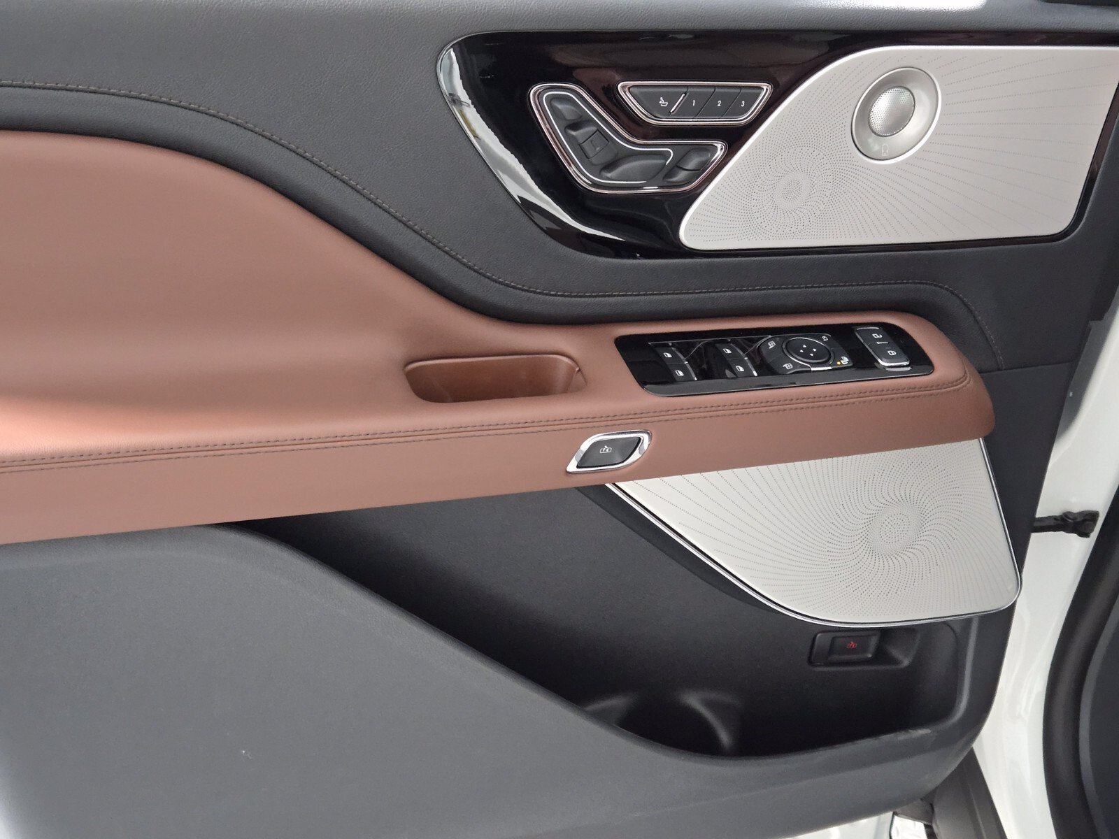 New 2026 Lincoln Aviator Reserve w/ Luxury Package RWD image 24