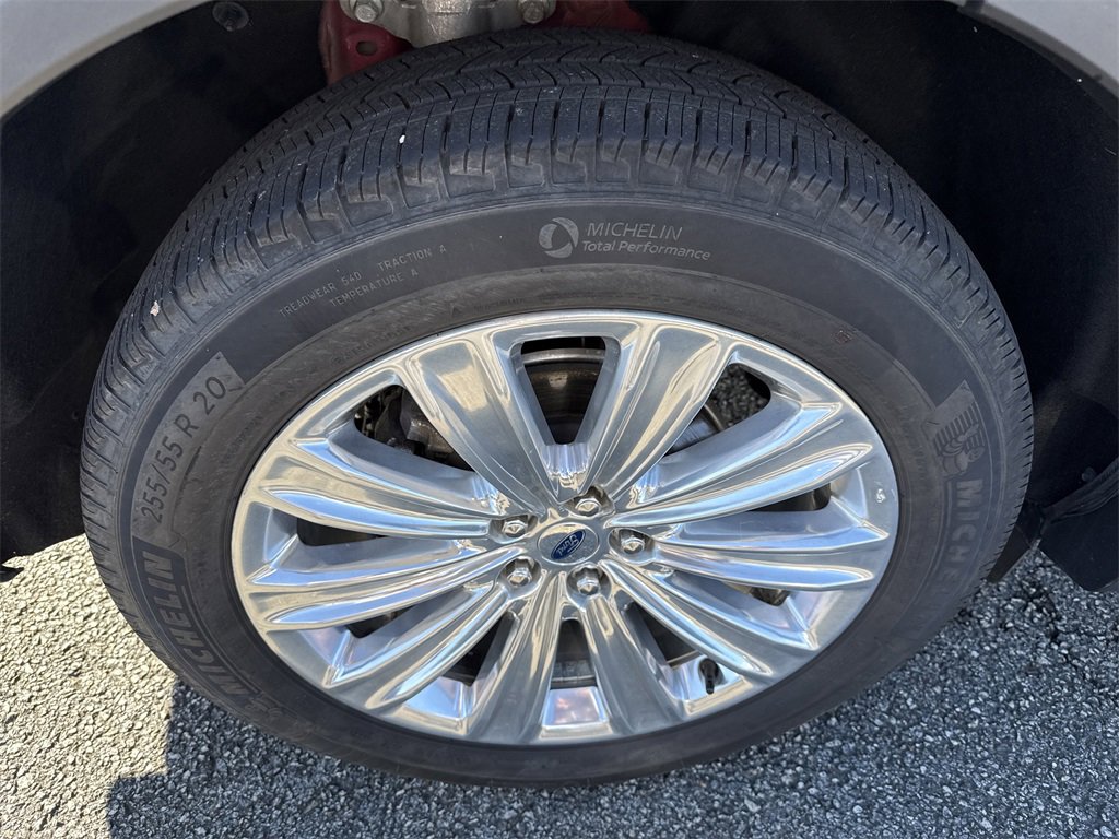 Used 2020 Ford Explorer Limited image 18