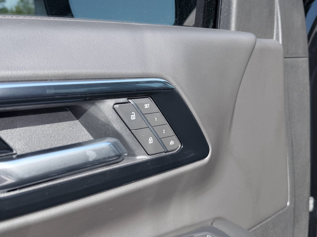 Used 2026 Chevrolet Tahoe High Country RWD image 35