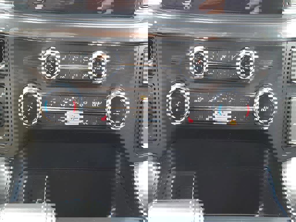 Certified 2022 Ford F150 XLT w/ Equipment Group 302A High image 25