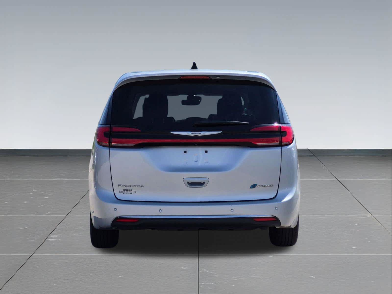 Used 2023 Chrysler Pacifica Touring-L FWD image 5