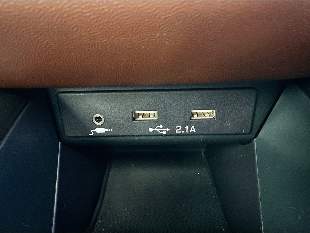 Used 2022 Subaru Outback Touring w/ Popular Package #2 image 37