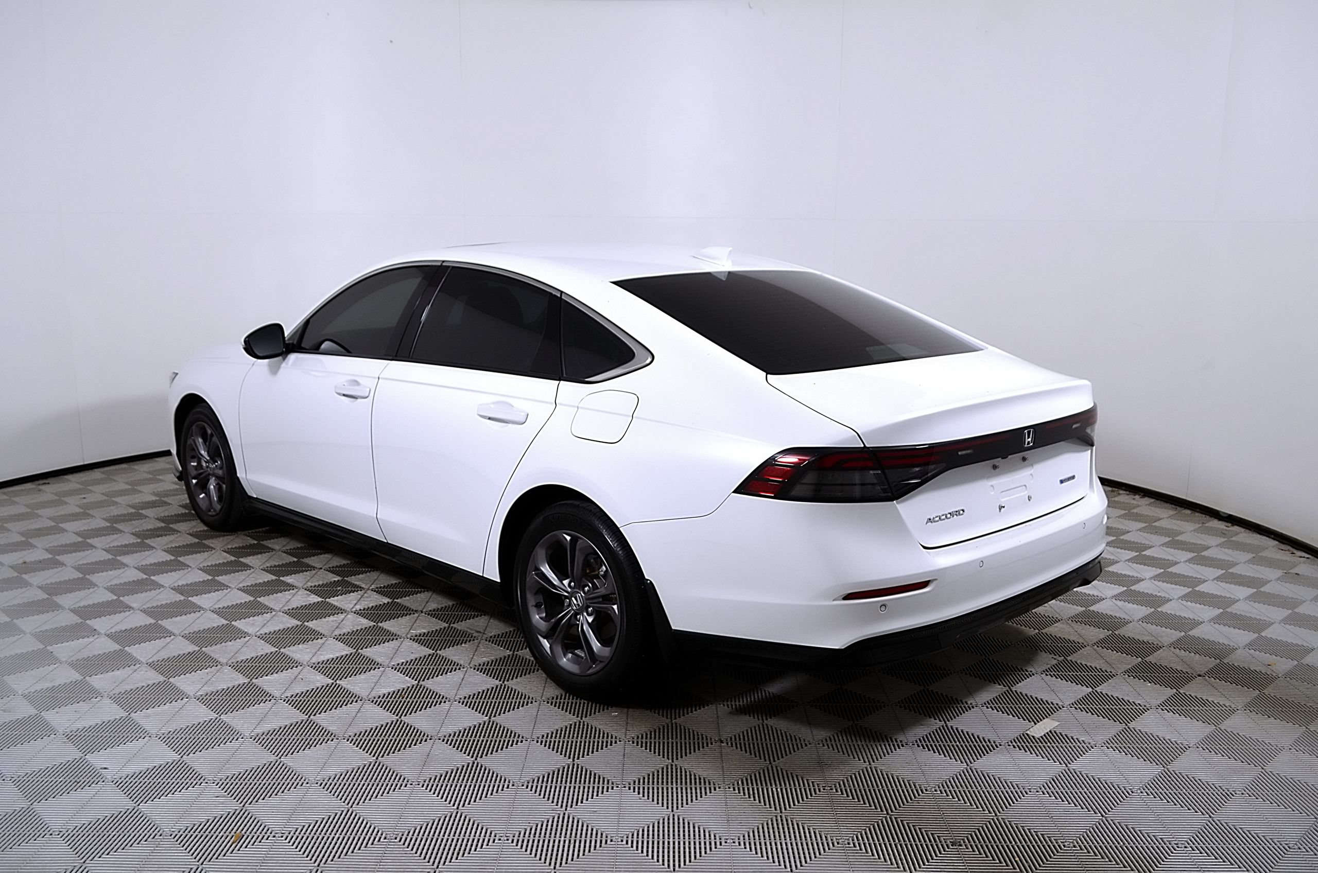 Used 2023 Honda Accord EX-L image 9