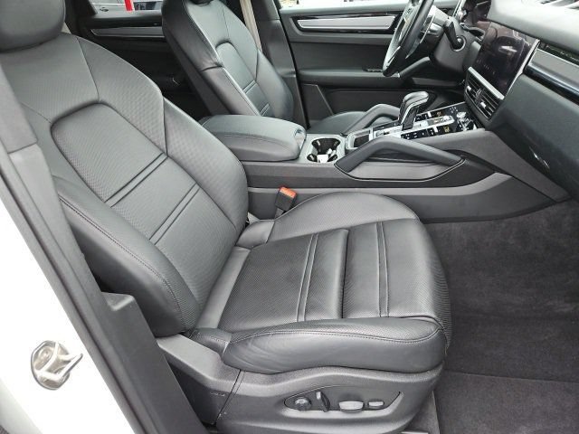 Used 2022 Porsche Cayenne Platinum Edition AWD/4WD image 18