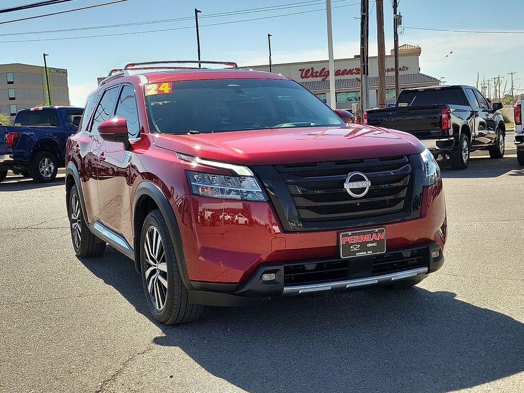Used 2024 Nissan Pathfinder Platinum w/ Black Appearance Package FWD video 2