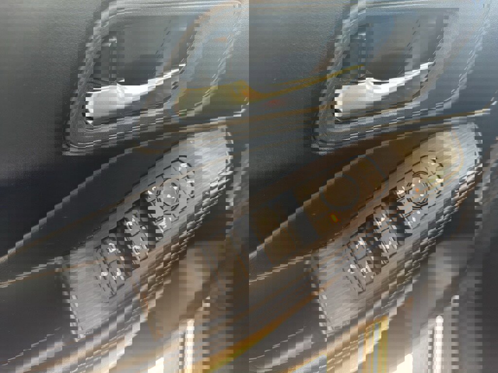 Used 2024 Nissan Rogue SV image 9