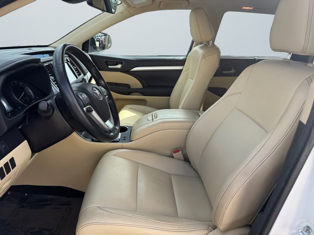 Used 2017 Toyota Highlander XLE image 9
