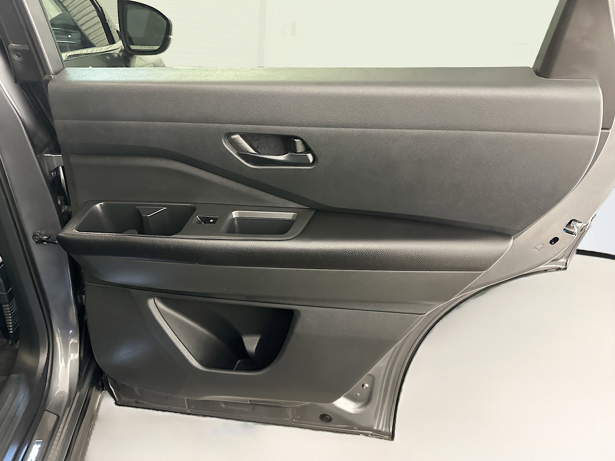 Used 2023 Nissan Pathfinder SV w/ SV Premium Package image 33