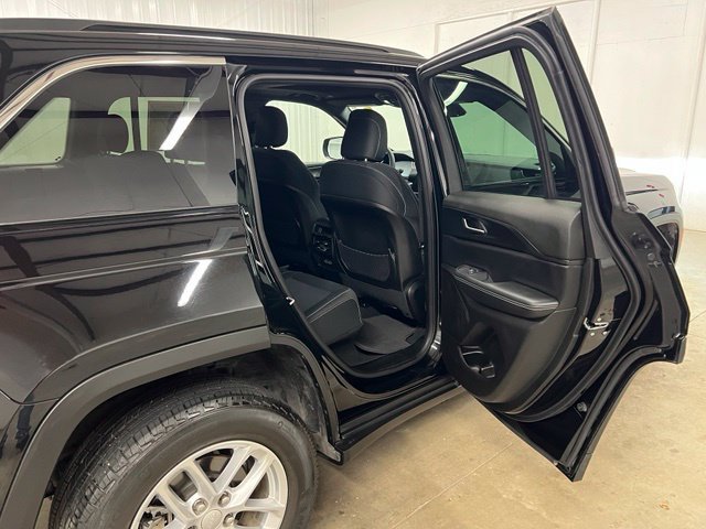 Used 2024 Jeep Grand Cherokee Laredo X RWD image 19