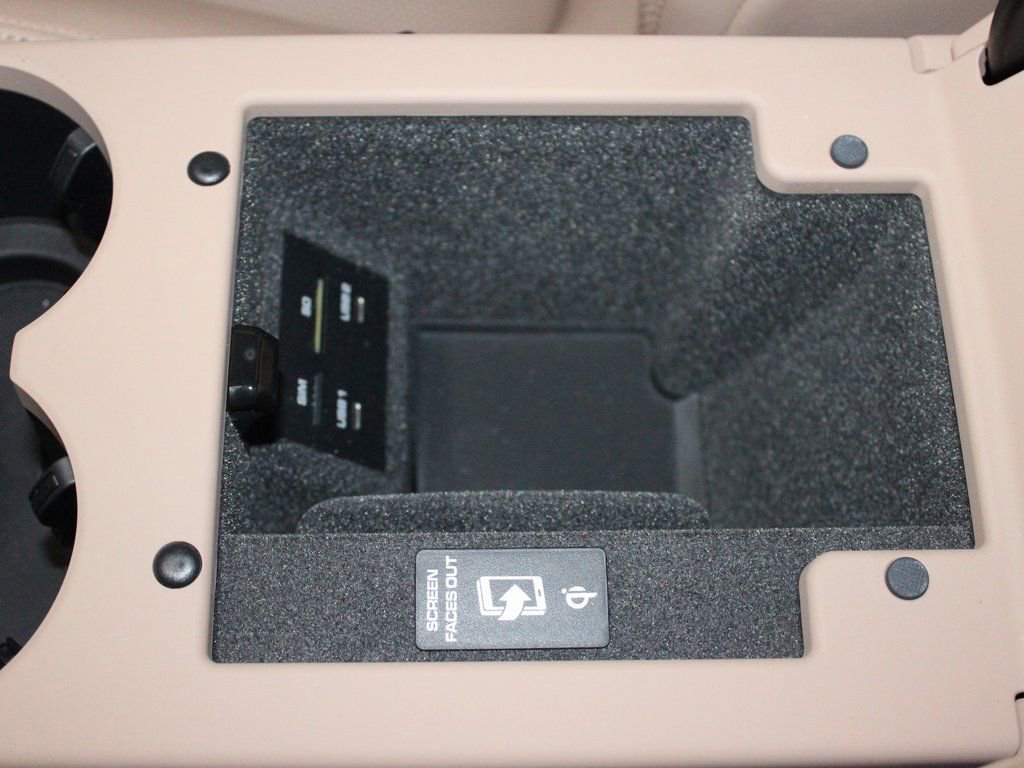 Certified 2025 Porsche Macan AWD/4WD image 30