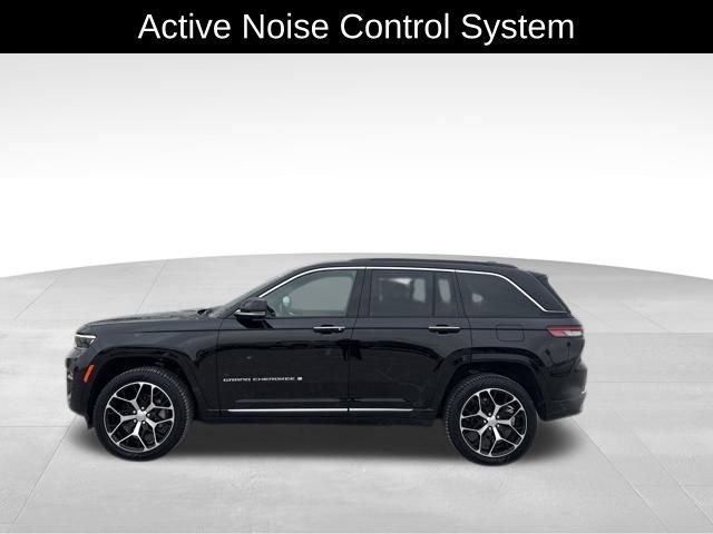 Used 2024 Jeep Grand Cherokee Summit image 5