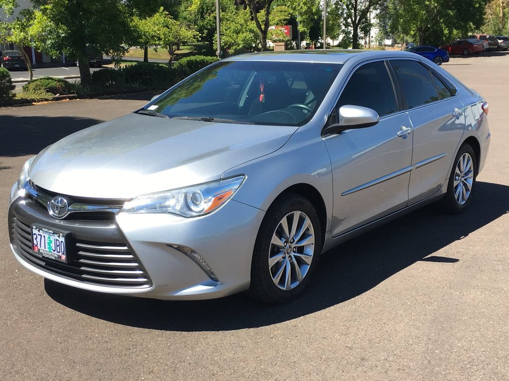 Used 2015 Toyota Camry XLE w/ Moonroof Package FWD image 1